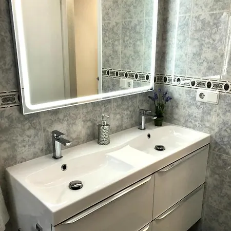 2 Bedroom 100 M To Playa De Locos ,pool شقة تورّيفيِخا